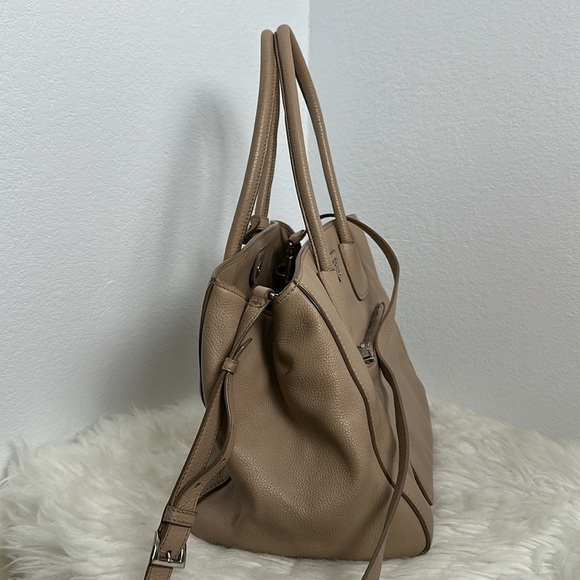 💯Authentic Prada Beige Leather Two-way  Bag🍀 - Picture 9 of 16